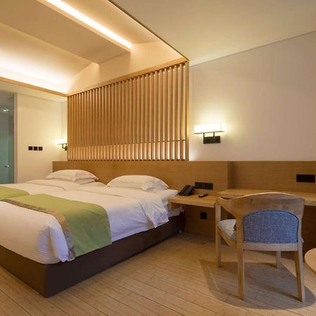 Howard Johnson Huashuiwan Hot Springs Resort Chengdu Exteriör bild