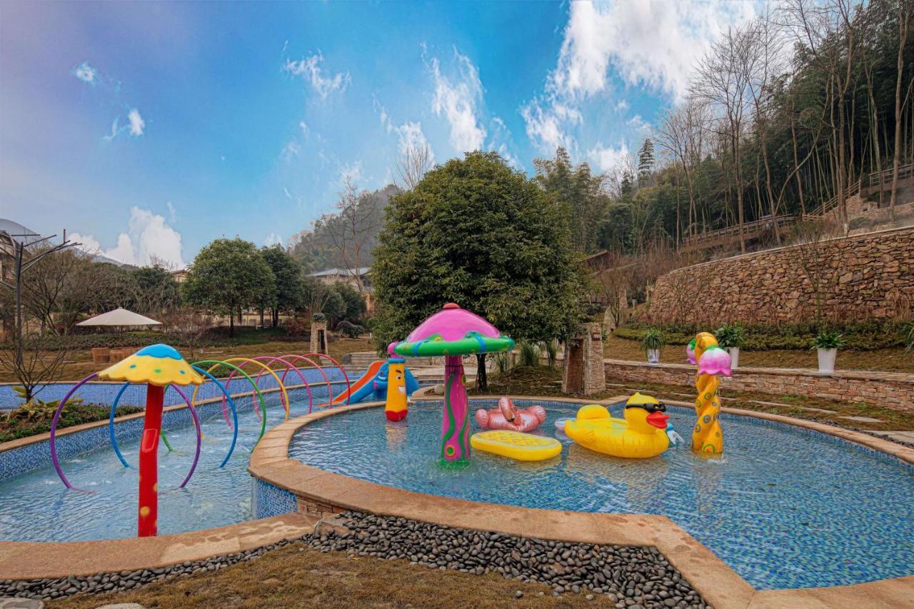Howard Johnson Huashuiwan Hot Springs Resort Chengdu Exteriör bild