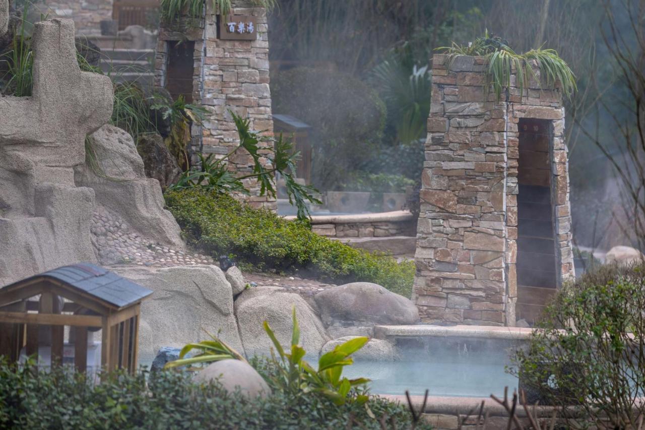 Howard Johnson Huashuiwan Hot Springs Resort Chengdu Exteriör bild