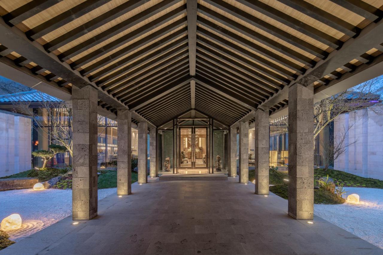 Howard Johnson Huashuiwan Hot Springs Resort Chengdu Exteriör bild