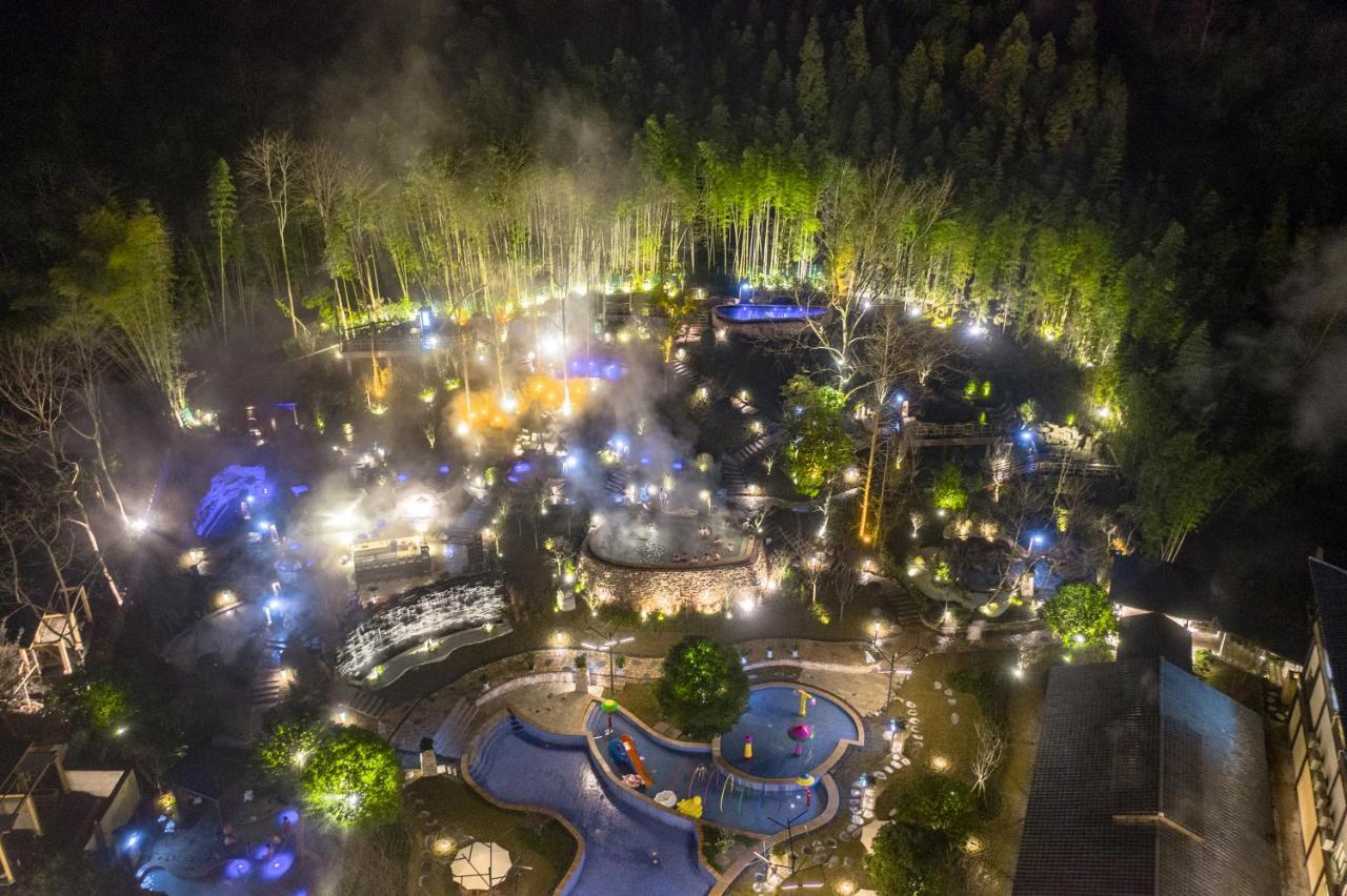 Howard Johnson Huashuiwan Hot Springs Resort Chengdu Exteriör bild