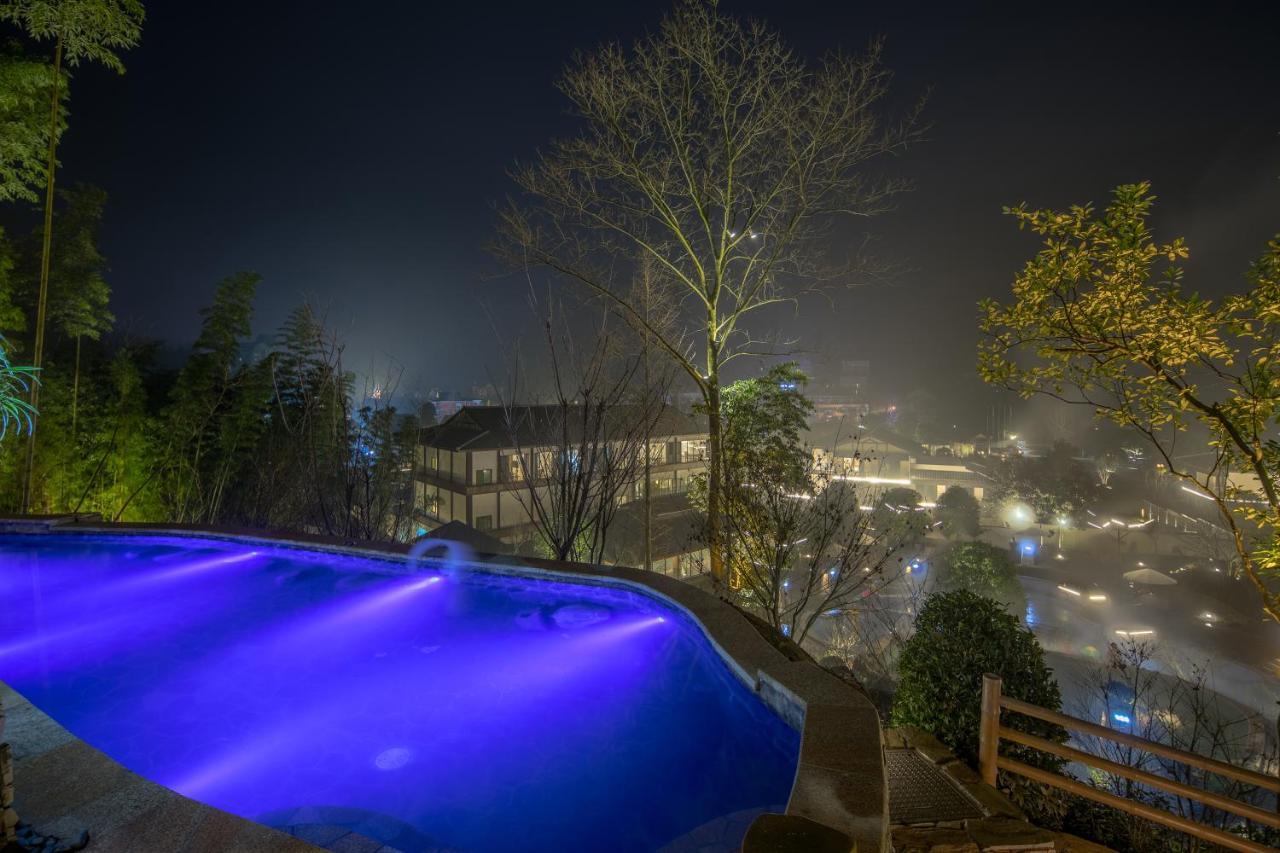 Howard Johnson Huashuiwan Hot Springs Resort Chengdu Exteriör bild